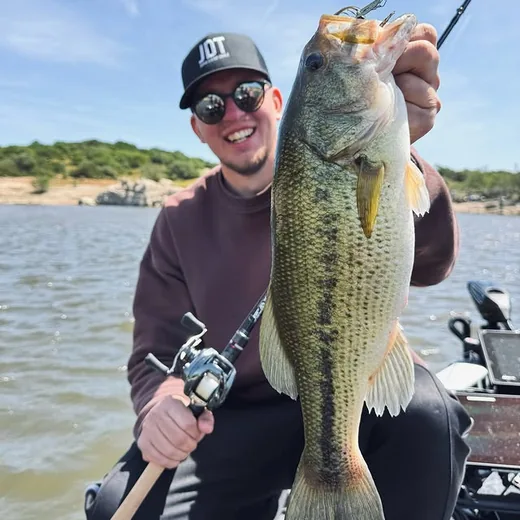 Maik mit einem Bass